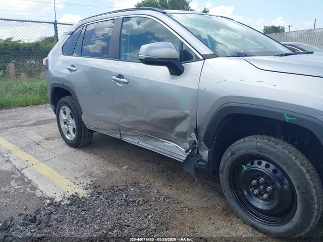 45074465 :رقم المزاد ، 2T3W1RFV4MC119350 vin ، 2021 Toyota Rav4 Xle مزاد بيع