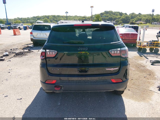 45074618 :رقم المزاد ، 3C4NJDDB8JT129162 vin ، 2018 Jeep Compass Trailhawk 4x4 مزاد بيع