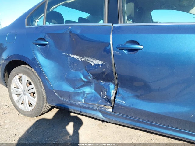 45074642 :رقم المزاد ، 3VW2B7AJ5HM368666 vin ، 2017 Volkswagen Jetta 1.4t S مزاد بيع