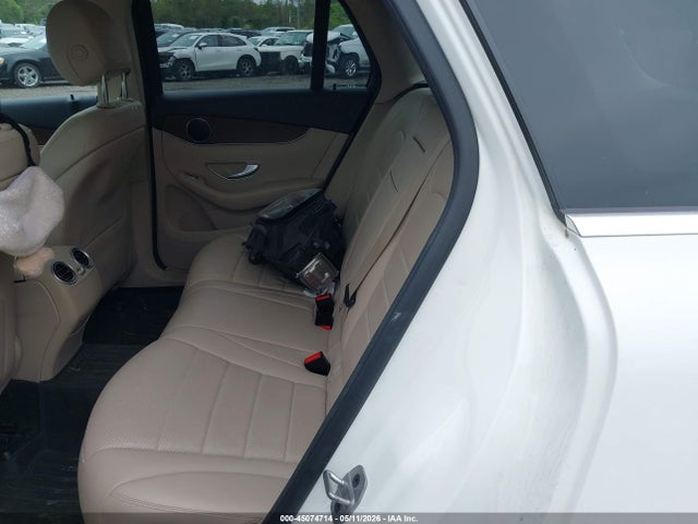 45074714 :رقم المزاد ، W1N0G8EB8NG121161 vin ، 2022 Mercedes-benz Glc 300 4matic Suv مزاد بيع