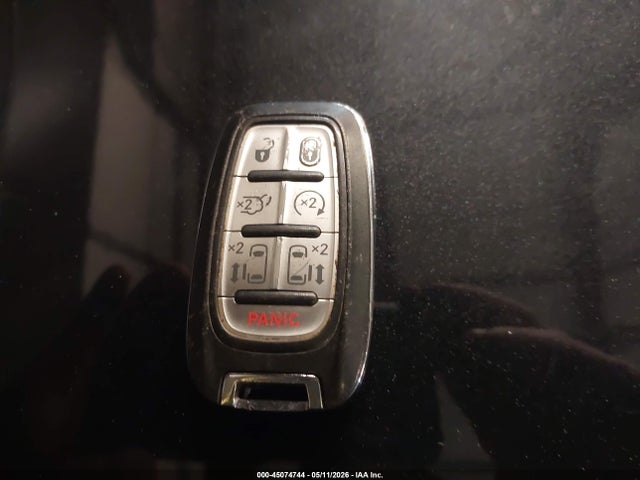 45074744 :رقم المزاد ، 2C4RC1BGXHR821851 vin ، 2017 Chrysler Pacifica Touring-l مزاد بيع