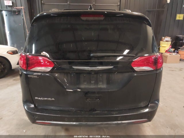 45074744 :رقم المزاد ، 2C4RC1BGXHR821851 vin ، 2017 Chrysler Pacifica Touring-l مزاد بيع