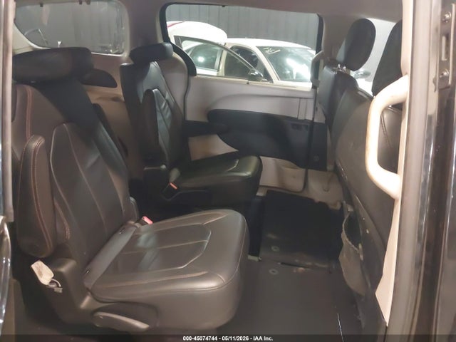 45074744 :رقم المزاد ، 2C4RC1BGXHR821851 vin ، 2017 Chrysler Pacifica Touring-l مزاد بيع