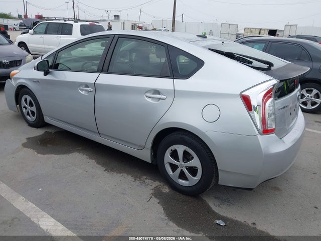 Toyota Prius Three 2014 JTDKN3DU7E1801910 Image 3