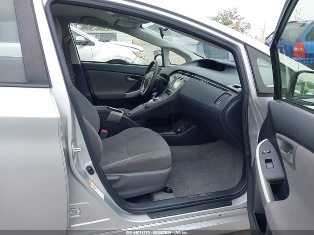 Toyota Prius Three 2014 JTDKN3DU7E1801910 Image 5