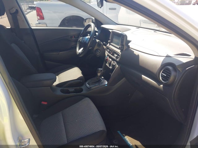 45074804 :رقم المزاد ، KM8K12AA5MU666614 vin ، 2021 Hyundai Kona Se مزاد بيع