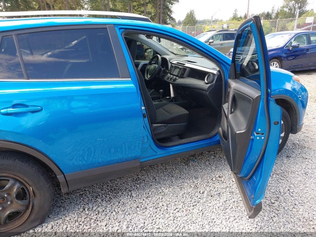 JTMBFREV7HJ140701 Toyota RAV4 LE