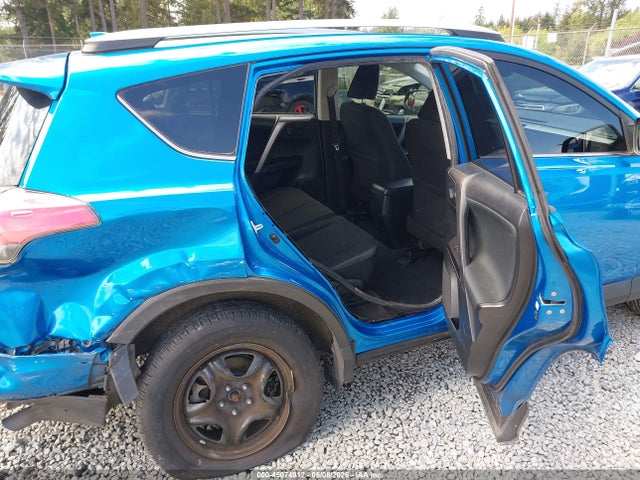 JTMBFREV7HJ140701 Toyota RAV4 LE