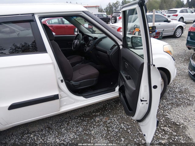 45074924 :رقم المزاد ، KNDJT2A56D7768239 vin ، 2013 Kia Soul مزاد بيع