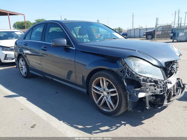 Mercedes-Benz C 250 Sport 2014 WDDGF4HB4EG210244 main image