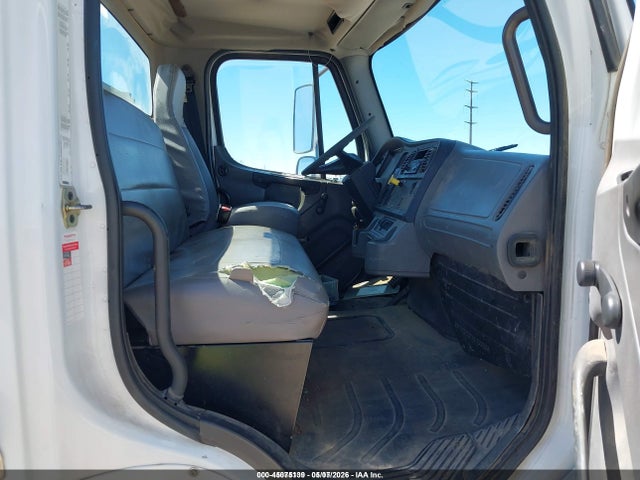 Продажа на аукционе авто 2005 Freightliner M2 106 Medium Duty, vin: 1FVHCYCSX5HU54050, номер лота: 45075139