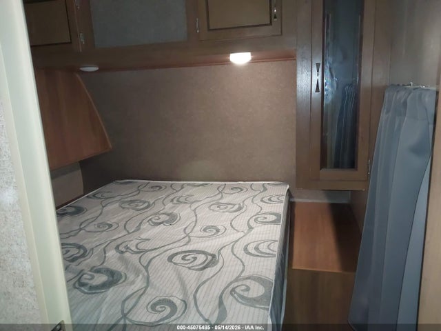 2018 Forest River Coachmen Catalina Legacy 323bhdsck Travel Trailer მანქანა იყიდება აუქციონზე, vin: 5ZT2CAXB8JX012773, აუქციონის ნომერი: 45075485