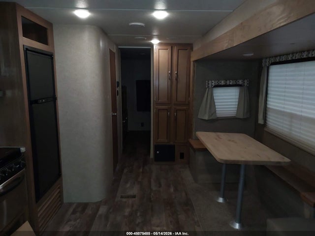 2018 Forest River Coachmen Catalina Legacy 323bhdsck Travel Trailer მანქანა იყიდება აუქციონზე, vin: 5ZT2CAXB8JX012773, აუქციონის ნომერი: 45075485