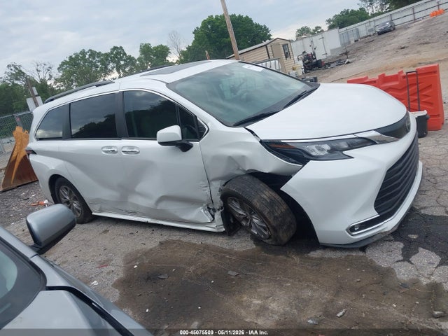 45075509 :رقم المزاد ، 5TDYRKEC1RS214139 vin ، 2024 Toyota Sienna Xle مزاد بيع