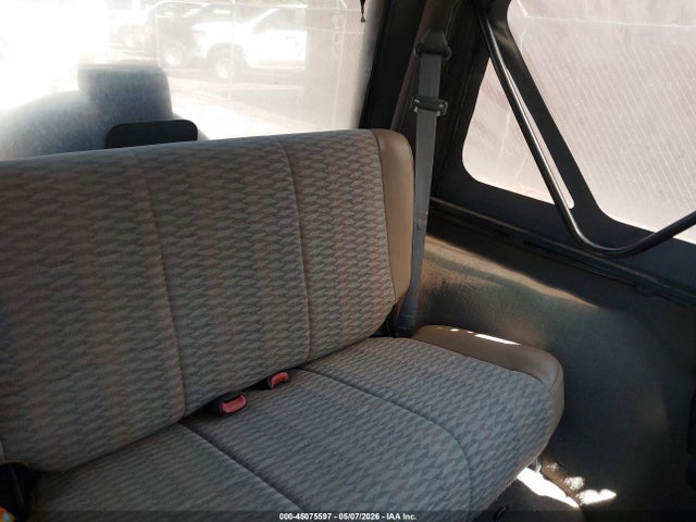 45075597 :رقم المزاد ، 1J4FA29P5YP778844 vin ، 2000 Jeep Wrangler Se مزاد بيع