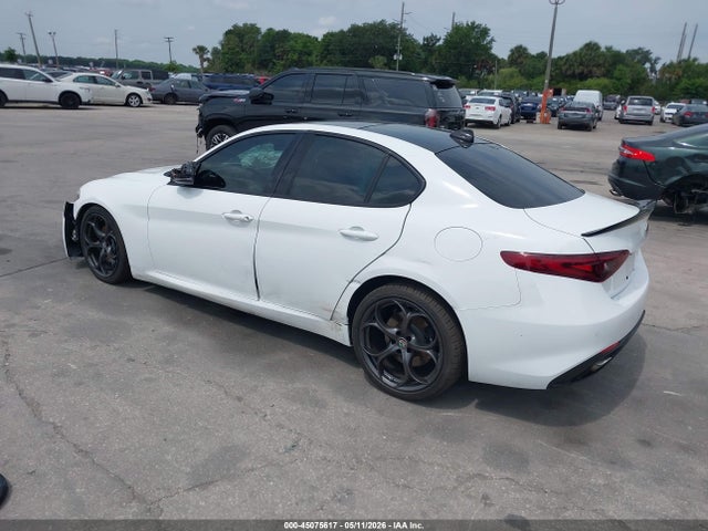45075617 :رقم المزاد ، ZARFAECN2J7573170 vin ، 2018 Alfa Romeo Giulia Ti Sport مزاد بيع