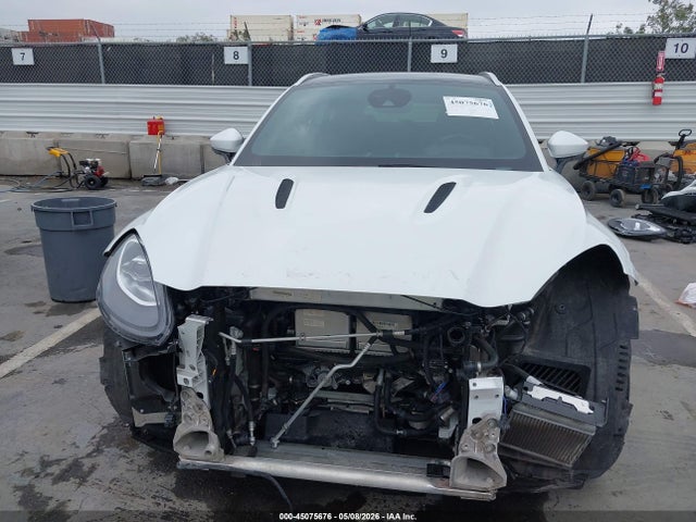 Aston Martin DBX 2021 SCFVUJAW5MTV03886 Image 13