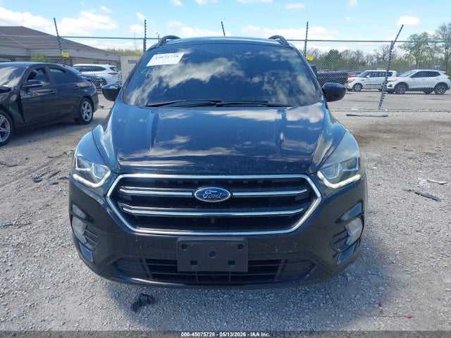 45075728 :رقم المزاد ، 1FMCU0GD4HUC44728 vin ، 2017 Ford Escape Se مزاد بيع