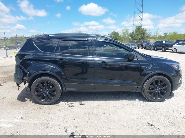 45075728 :رقم المزاد ، 1FMCU0GD4HUC44728 vin ، 2017 Ford Escape Se مزاد بيع