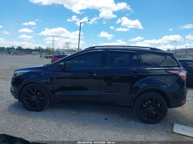 45075728 :رقم المزاد ، 1FMCU0GD4HUC44728 vin ، 2017 Ford Escape Se مزاد بيع