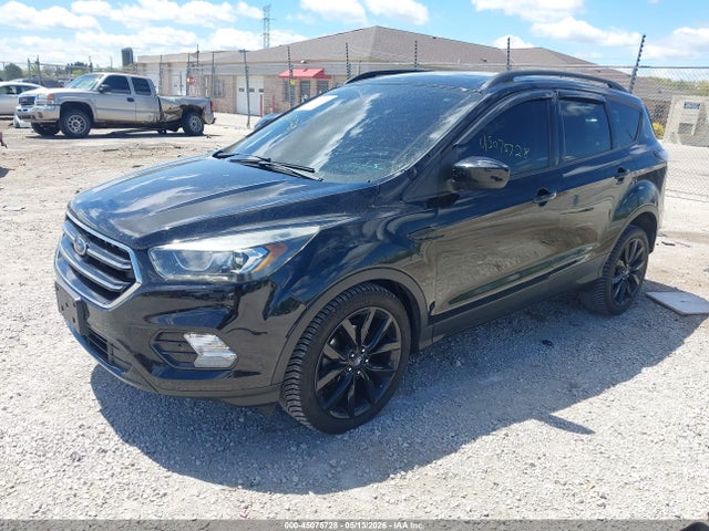 45075728 :رقم المزاد ، 1FMCU0GD4HUC44728 vin ، 2017 Ford Escape Se مزاد بيع