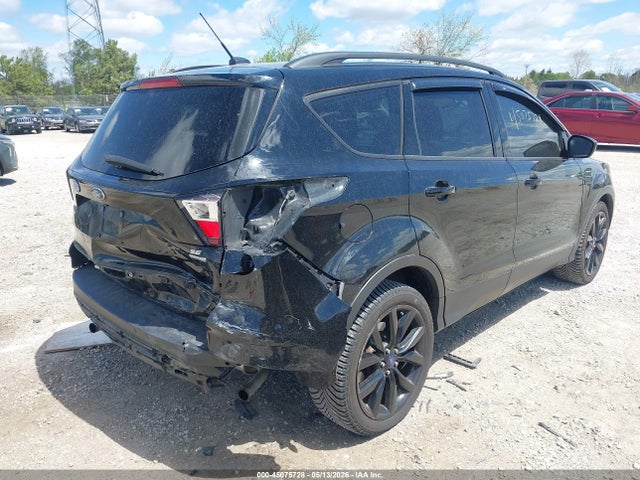 45075728 :رقم المزاد ، 1FMCU0GD4HUC44728 vin ، 2017 Ford Escape Se مزاد بيع