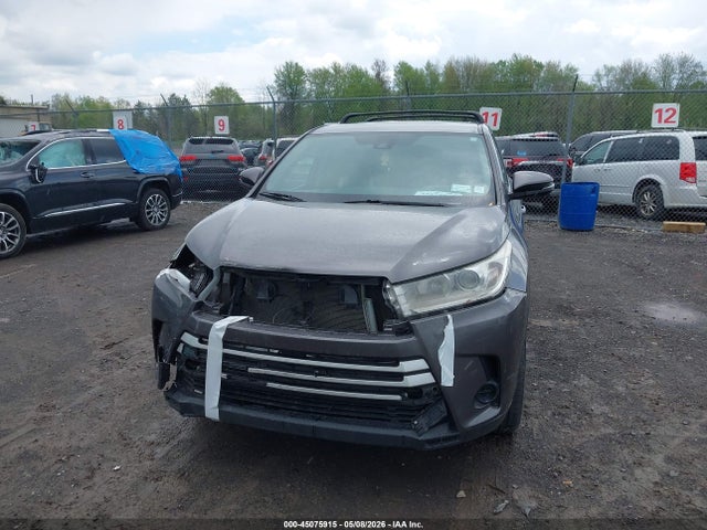Продажа на аукционе авто 2018 Toyota Highlander Le, vin: 5TDBZRFH1JS826533, номер лота: 45075915