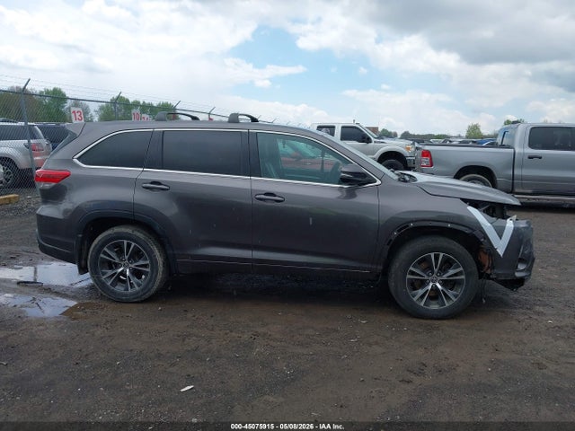 Продажа на аукционе авто 2018 Toyota Highlander Le, vin: 5TDBZRFH1JS826533, номер лота: 45075915