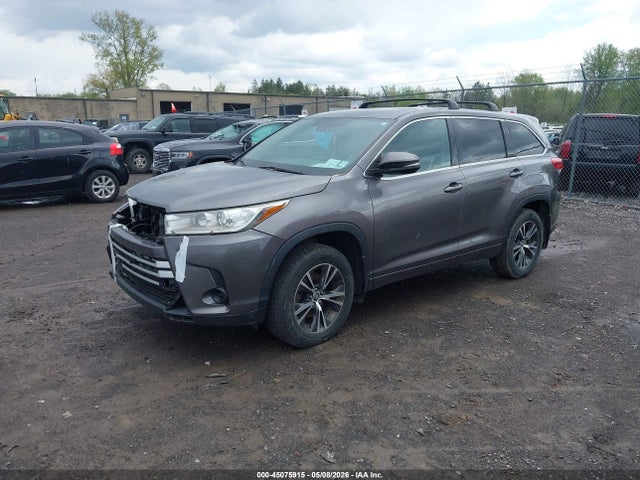 Продажа на аукционе авто 2018 Toyota Highlander Le, vin: 5TDBZRFH1JS826533, номер лота: 45075915