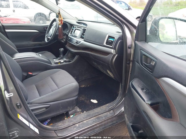 Продажа на аукционе авто 2018 Toyota Highlander Le, vin: 5TDBZRFH1JS826533, номер лота: 45075915