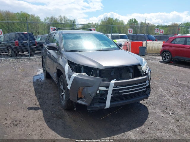 Продажа на аукционе авто 2018 Toyota Highlander Le, vin: 5TDBZRFH1JS826533, номер лота: 45075915