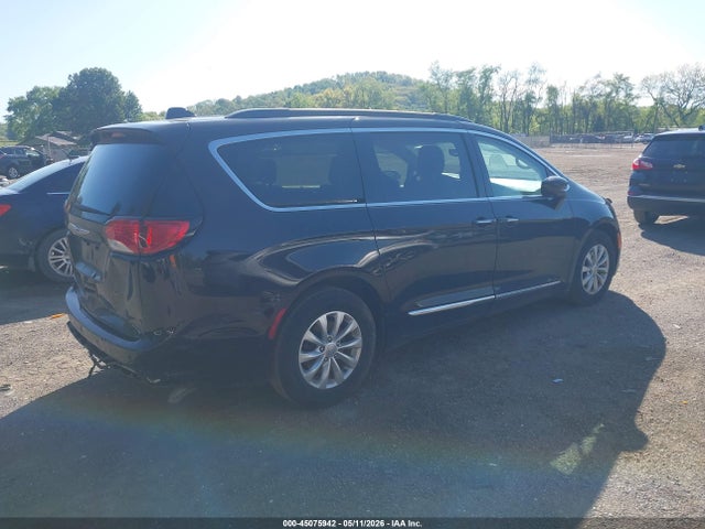 Продаж на аукціоні авто 2017 Chrysler Pacifica Touring-l, vin: 2C4RC1BG7HR832953, номер лоту: 45075942