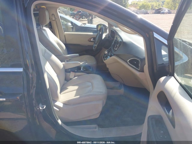 Продаж на аукціоні авто 2017 Chrysler Pacifica Touring-l, vin: 2C4RC1BG7HR832953, номер лоту: 45075942