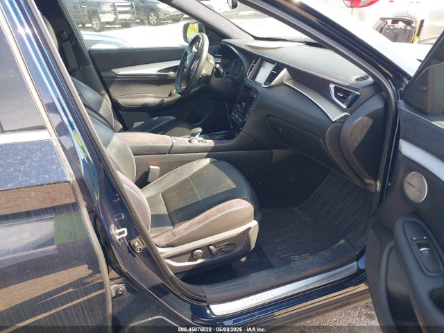 3PCAJ5M32KF127999 Infiniti Qx50 Essential
