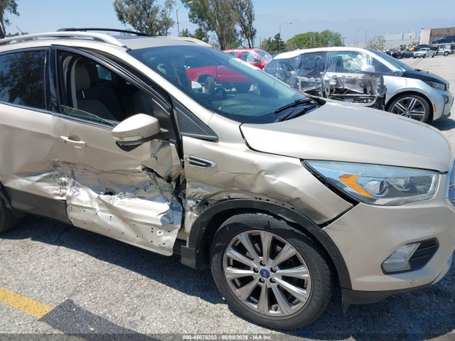 1FMCU0JD3HUC88096 Ford Escape Titanium