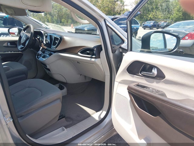 2017 Chrysler Pacifica Touring მანქანა იყიდება აუქციონზე, vin: 2C4RC1DGXHR594481, აუქციონის ნომერი: 45076227