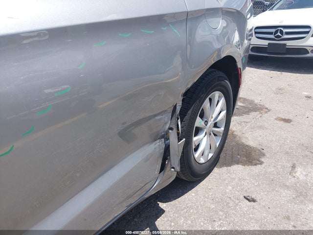 2017 Chrysler Pacifica Touring მანქანა იყიდება აუქციონზე, vin: 2C4RC1DGXHR594481, აუქციონის ნომერი: 45076227