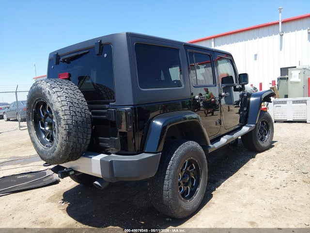 1C4BJWEG8EL282067 Jeep Wrangler Unlimited Sahara