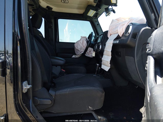1C4BJWEG8EL282067 Jeep Wrangler Unlimited Sahara