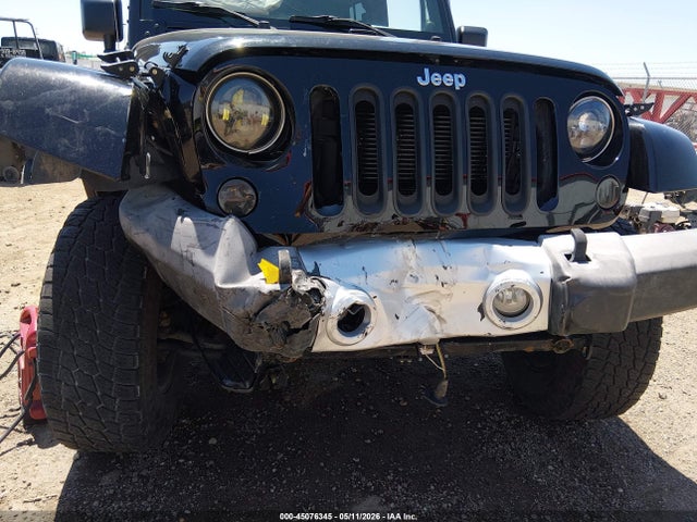 1C4BJWEG8EL282067 Jeep Wrangler Unlimited Sahara