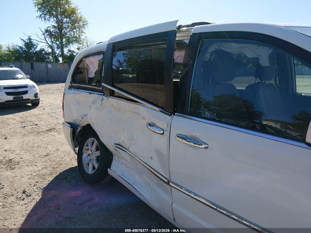 2011 Chrysler Town & Country Touring მანქანა იყიდება აუქციონზე, vin: 2A4RR5DG3BR765885, აუქციონის ნომერი: 45076377