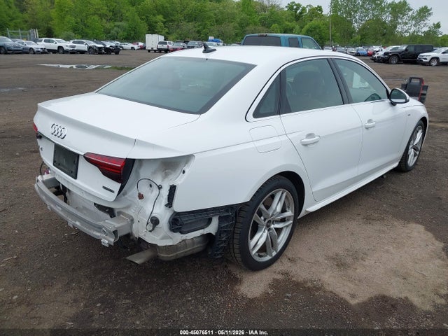 45076511 :رقم المزاد ، WAUDAAF42NN005173 vin ، 2022 Audi A4 Premium 45 Tfsi S Line Quattro S Tronic مزاد بيع