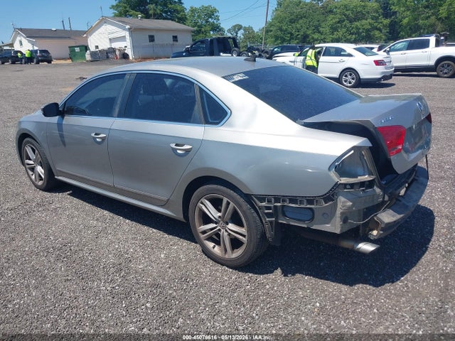 2014 Volkswagen Passat 2.0l Tdi Sel Premium მანქანა იყიდება აუქციონზე, vin: 1VWCN7A39EC015566, აუქციონის ნომერი: 45076616