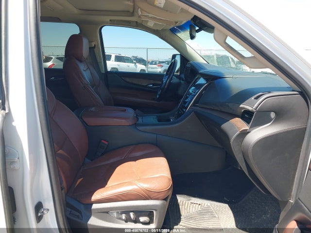 45076702 :رقم المزاد ، 1GYS4BKJ9GR167648 vin ، 2016 Cadillac Escalade Luxury Collection مزاد بيع