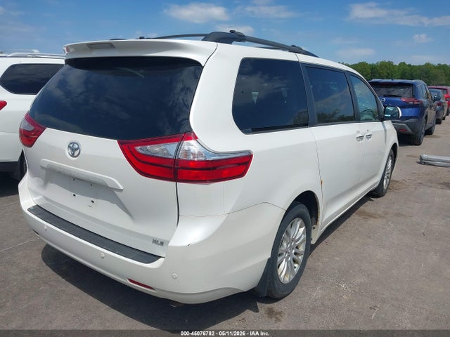 45076782 :رقم المزاد ، 5TDYZ3DC8HS788596 vin ، 2017 Toyota Sienna Xle Premium 8 Passenger مزاد بيع
