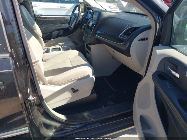 2011 Chrysler Town & Country Touring-l მანქანა იყიდება აუქციონზე, vin: 2A4RR8DG3BR610853, აუქციონის ნომერი: 45076791