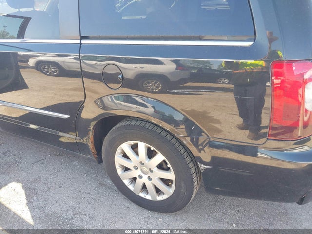 2011 Chrysler Town & Country Touring-l მანქანა იყიდება აუქციონზე, vin: 2A4RR8DG3BR610853, აუქციონის ნომერი: 45076791