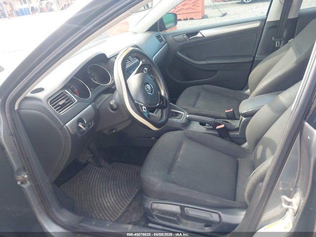 45076820 :رقم المزاد ، 3VWD07AJ6FM315986 vin ، 2015 Volkswagen Jetta 1.8t Se مزاد بيع