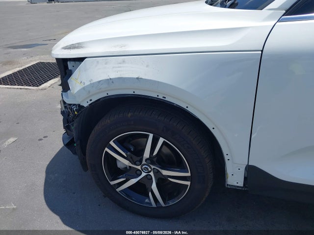 45076927 :رقم المزاد ، YV4L12UJ6S2582568 vin ، 2025 Volvo Xc40 B5 Core Bright Theme مزاد بيع