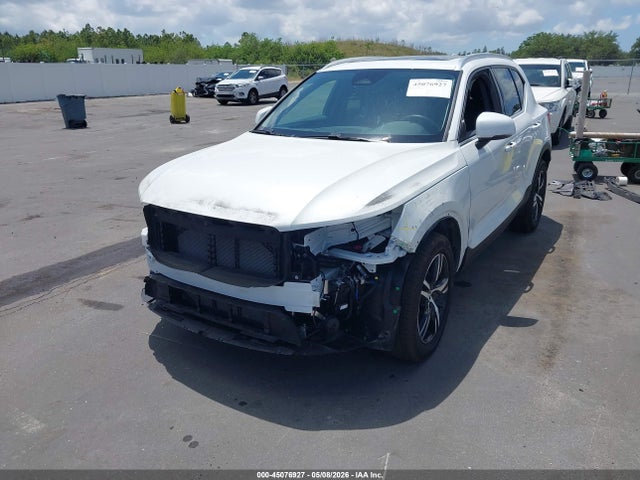 45076927 :رقم المزاد ، YV4L12UJ6S2582568 vin ، 2025 Volvo Xc40 B5 Core Bright Theme مزاد بيع